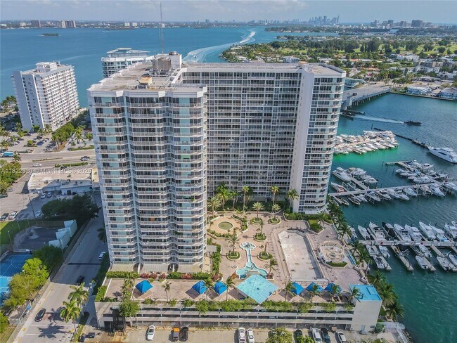 7601 E Treasure Dr, Unit 2111 in North Bay Village, FL - Building Photo - Building Photo
