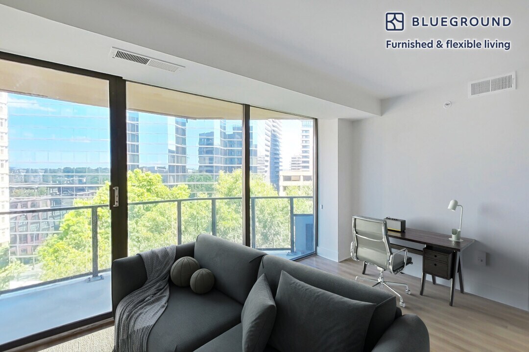 1550 Clarendon Blvd-Unit -FL12-ID2861A in Arlington, VA - Building Photo