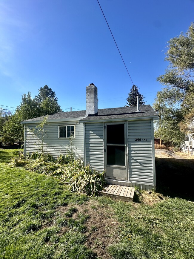 246 S 2nd E in Rexburg, ID - Foto de edificio - Building Photo