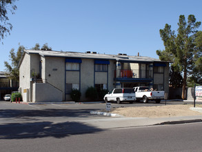 Crestview Apartments in Phoenix, AZ - Building Photo - Building Photo