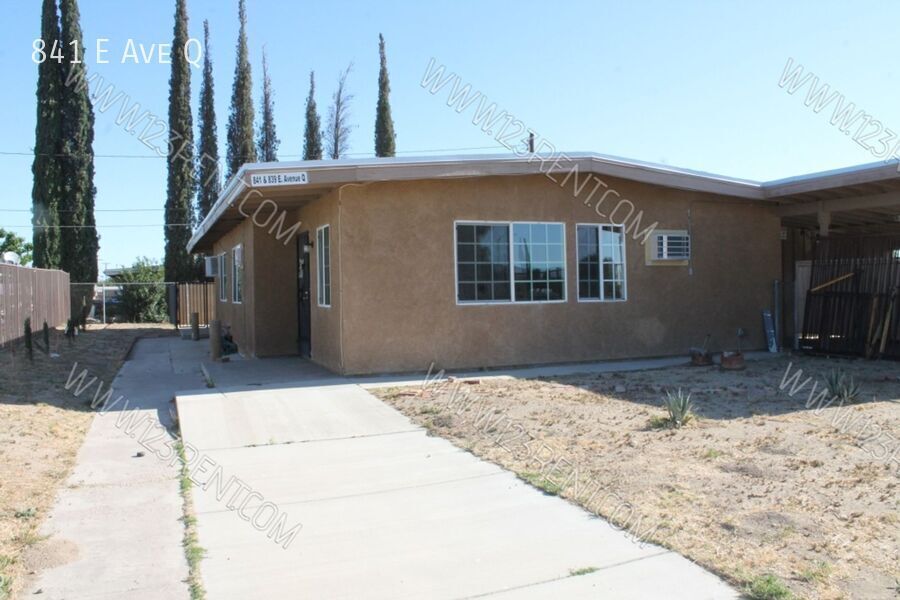 841 E Ave Q in Palmdale, CA - Building Photo