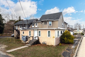 17 Juliustown Rd in Browns Mills, NJ - Foto de edificio - Building Photo