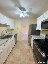 57 Westridge Rd in New London, CT - Building Photo