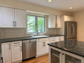 179 Clarence Rd in Scarsdale, NY - Building Photo - Building Photo