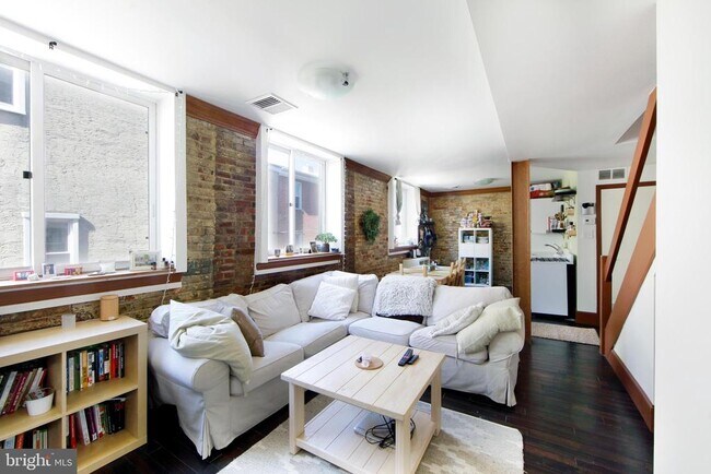 443 Fairmount Ave, Unit B in Philadelphia, PA - Foto de edificio - Building Photo