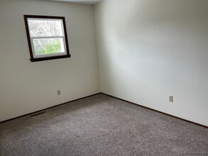 1207 Pine St in Lebanon, MO - Building Photo - Building Photo
