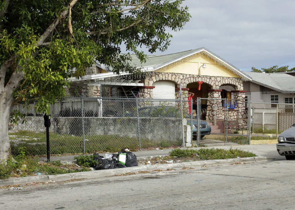 1151-1153 NW 6th St in Miami, FL - Building Photo