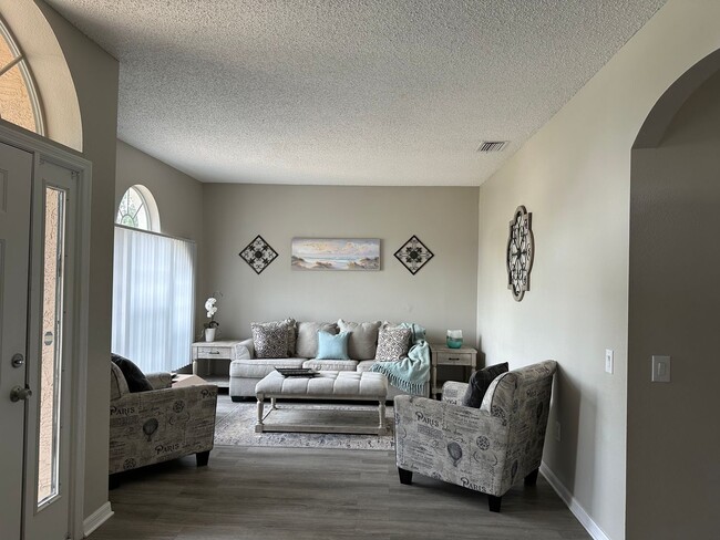 310 Crystal Goblet Ct in Valrico, FL - Building Photo - Building Photo