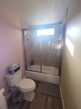 1207 N Fries Ave, Unit 1 207 in Wilmington, CA - Building Photo - Building Photo