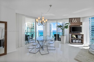 200 Sunny Isles Blvd in Sunny Isles Beach, FL - Foto de edificio - Building Photo