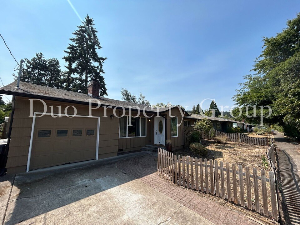 1120 W 26th Ave in Eugene, OR - Building Photo