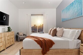 5050 E Russell Rd in Las Vegas, NV - Building Photo - Building Photo