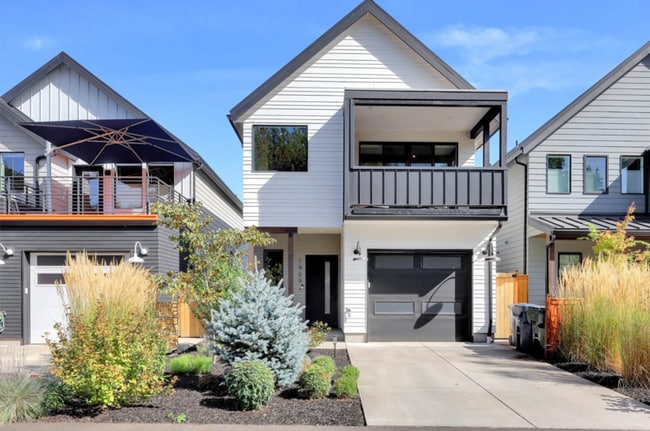 1909 Elkhorn Dr in Eugene, OR - Building Photo - Building Photo