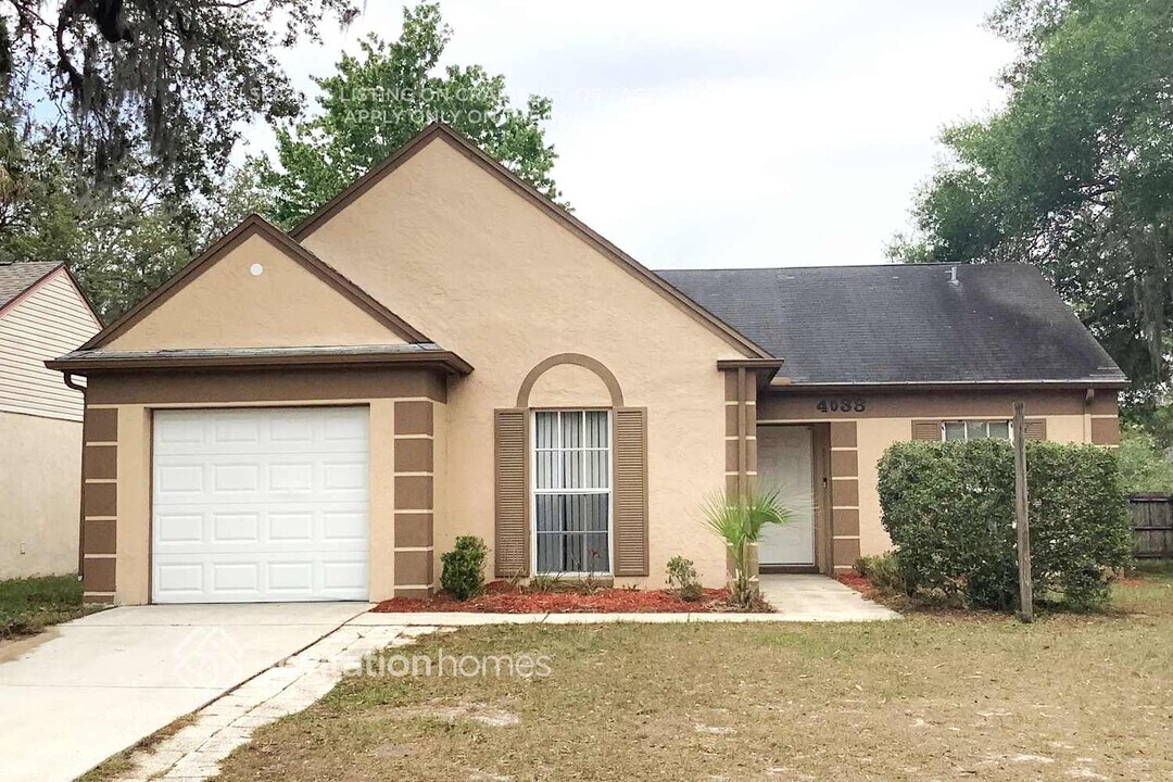 4038 Forecast Dr in Brandon, FL - Foto de edificio