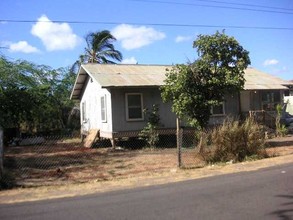 87-204 Kulaaupuni St in Waianae, HI - Foto de edificio - Building Photo