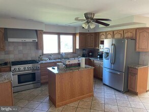 1306 Hawthorne Ln in Fort Washington, PA - Building Photo - Building Photo