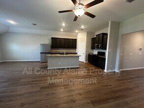 9215 Foxing Blf in Converse, TX - Building Photo - Building Photo