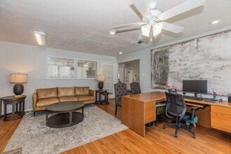 Center Ridge in Duncanville, TX - Foto de edificio - Building Photo