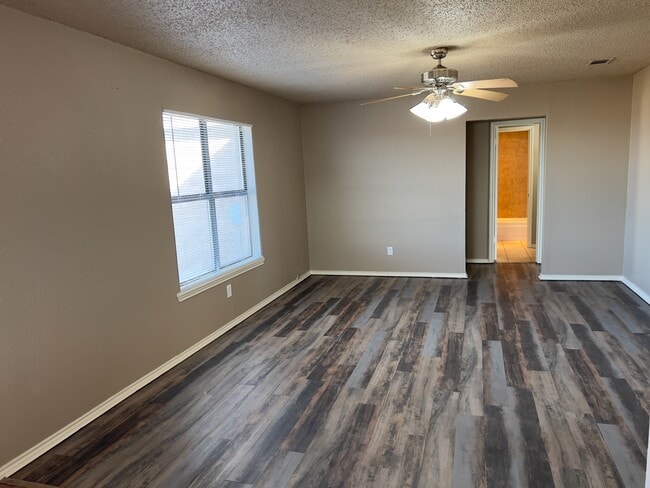 302 E 17th St in Wolfforth, TX - Building Photo - Building Photo