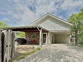 1414 Record Crossing Rd in Dallas, TX - Building Photo
