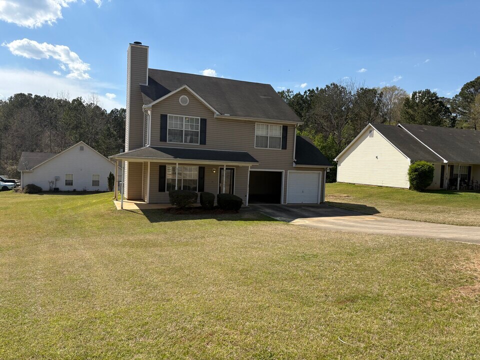 8261 Sunnydale Ln in Jonesboro, GA - Building Photo