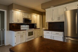 2802 Heritage in Enid, OK - Building Photo - Building Photo