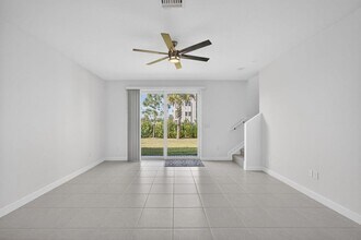 846 SE Grovebush Ln in Port St. Lucie, FL - Building Photo - Building Photo