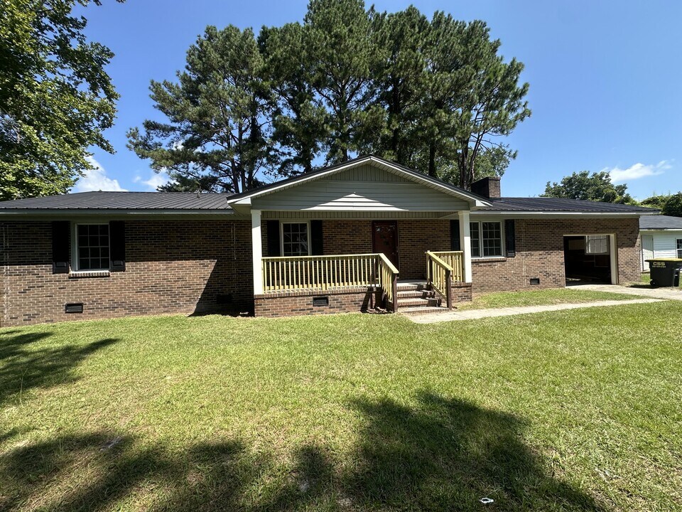 2610 Forrest Dr in Kinston, NC - Building Photo