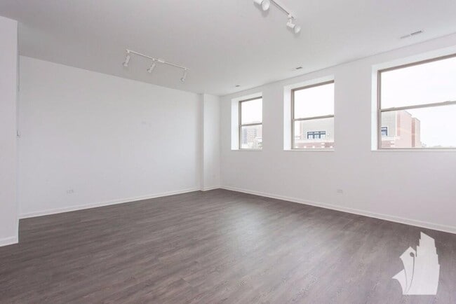 930 W Dakin St, Unit 301 in Chicago, IL - Building Photo - Building Photo