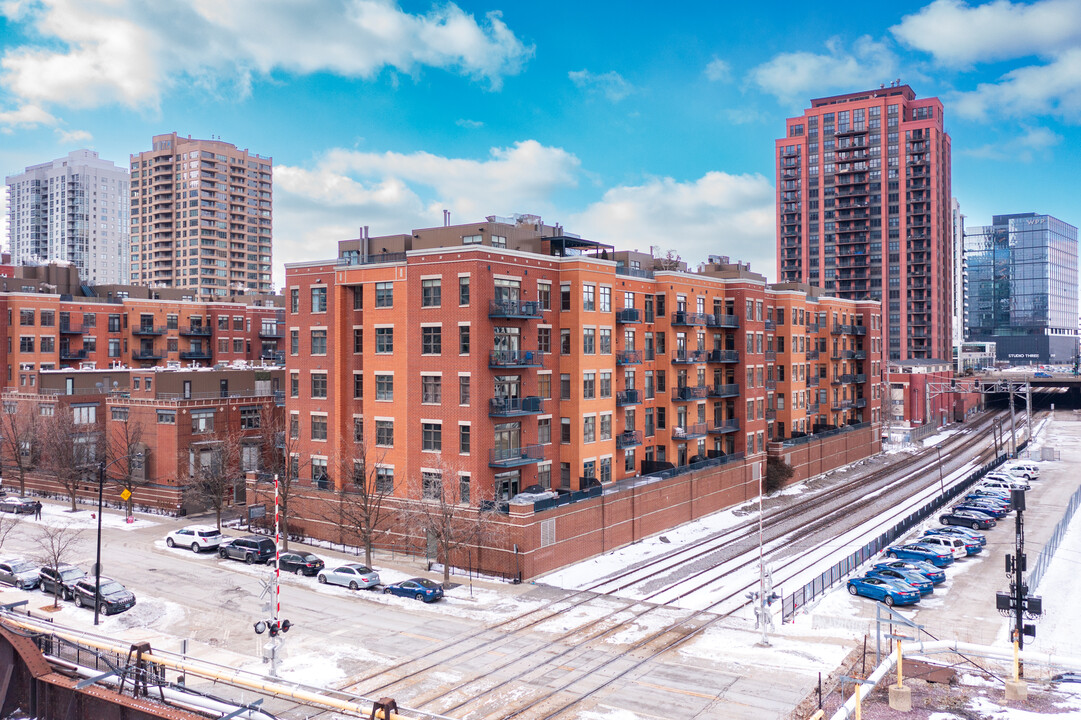 330 N Clinton St in Chicago, IL - Foto de edificio