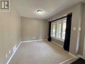 2065 Madrid Ave in Ottawa, ON - Building Photo - Building Photo