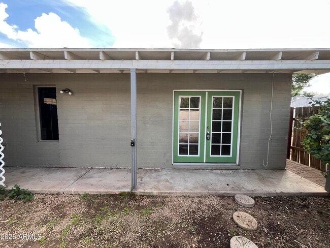 property at 521 W 10th St