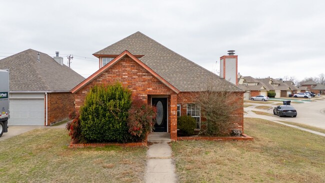 1801 SW 24th St in Moore, OK - Building Photo - Building Photo