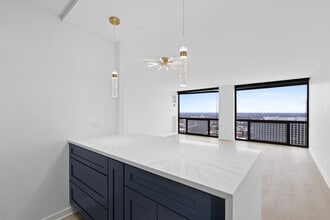 4343 N Clarendon Ave, Unit 2507 in Chicago, IL - Building Photo - Building Photo