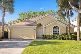 6481 Autumn Woods Blvd in Naples, FL - Building Photo