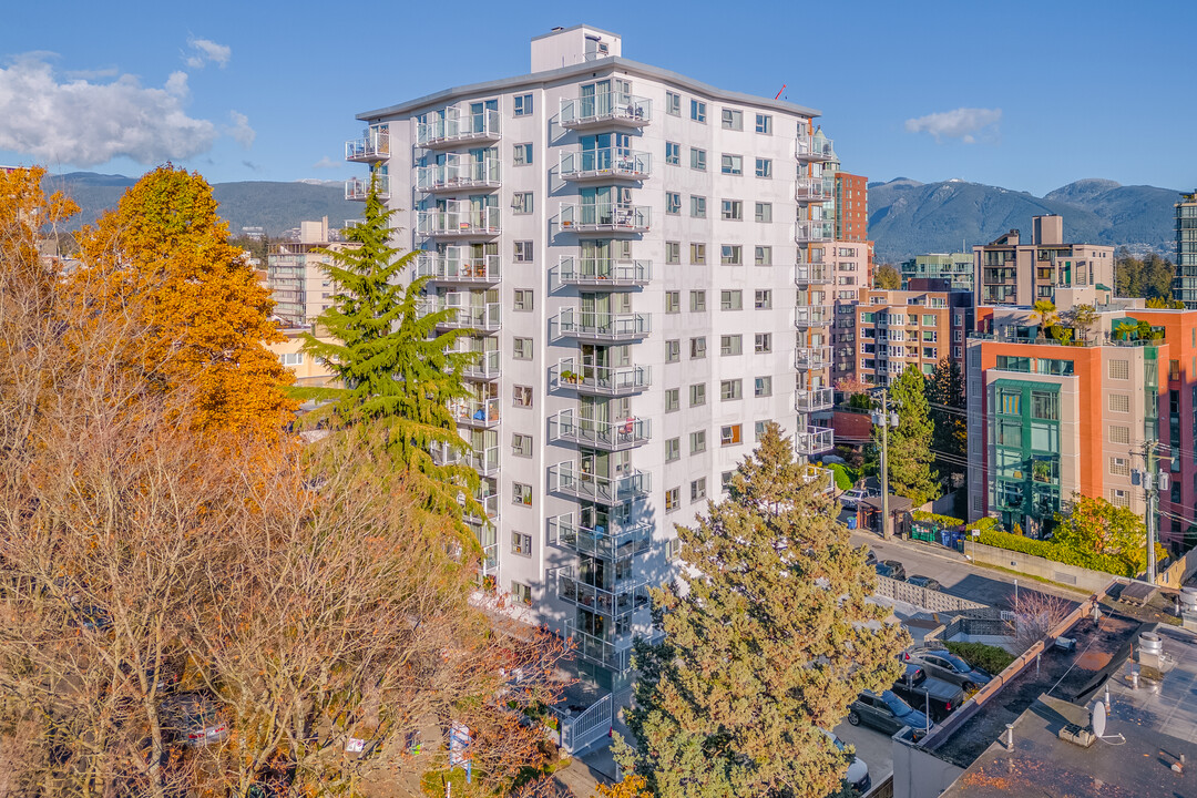 Parklane Towers in Vancouver, BC - Building Photo