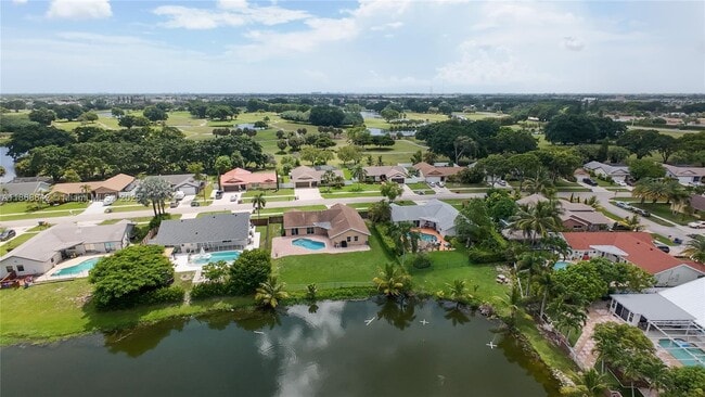 19509 Hampton Dr in Boca Raton, FL - Building Photo - Building Photo