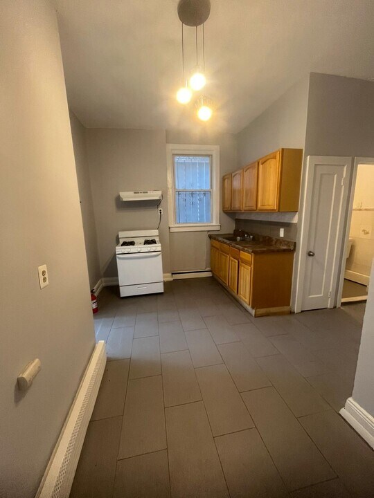 333 E Jersey St, Unit 3A in Elizabeth, NJ - Building Photo