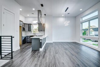 1913 Hoskins Dr in Houston, TX - Building Photo - Building Photo