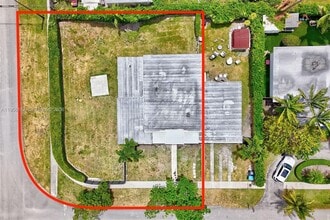 6050 SW 44th Terrace in Miami, FL - Building Photo - Building Photo