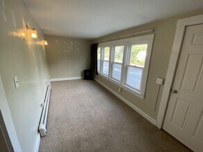 7 Margin St in Orono, ME - Foto de edificio - Building Photo