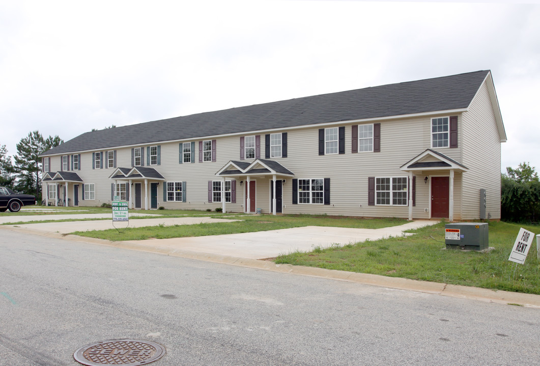 Viewpoint Villas - Townhomes in Jackson, GA - Building Photo