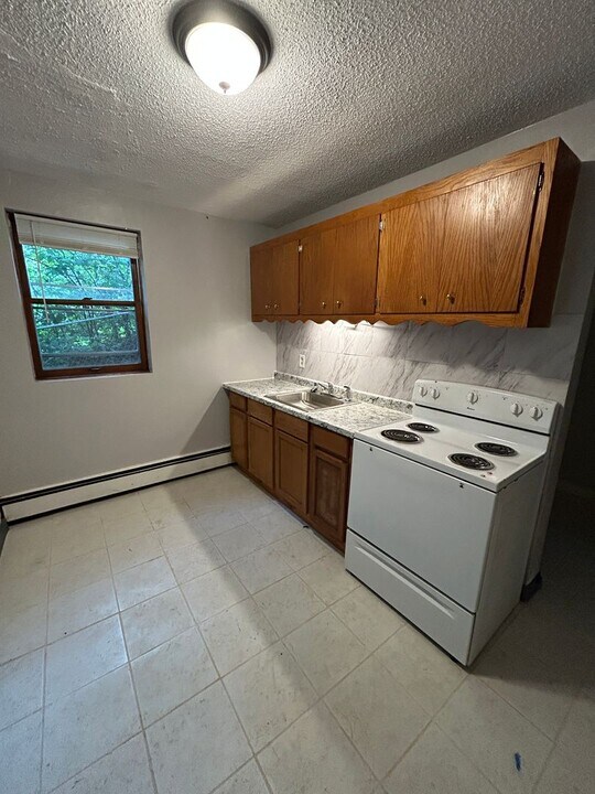 2637 Stillwater Rd E in Maplewood, MN - Foto de edificio