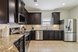 11914 Luckey River in San Antonio, TX - Foto de edificio - Building Photo