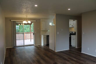 20027 24th Ave NE in Shoreline, WA - Building Photo - Building Photo