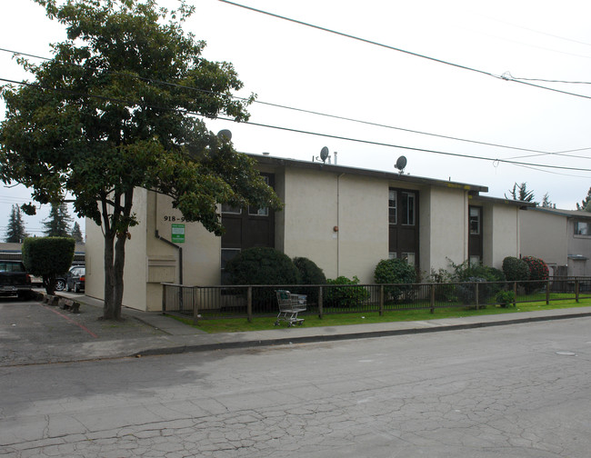 918 Sunset Ave in Santa Rosa, CA - Foto de edificio - Building Photo