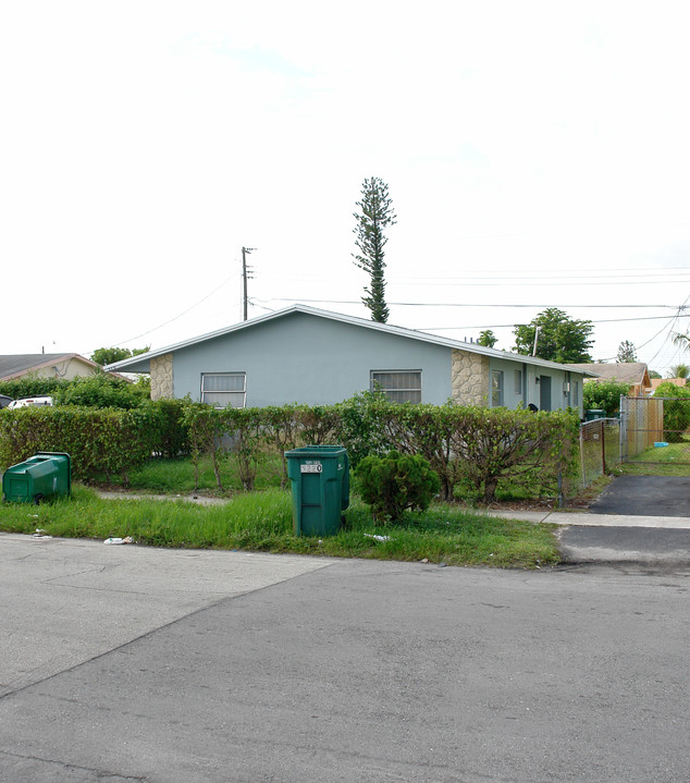 5210 NW 17th Ct in Fort Lauderdale, FL - Building Photo