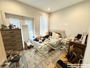 40 Washburn St, Unit 1 in Boston, MA - Foto de edificio - Building Photo