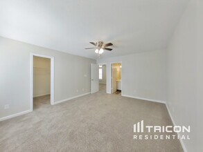 10810 Running Brook Rd in Indianapolis, IN - Foto de edificio - Building Photo