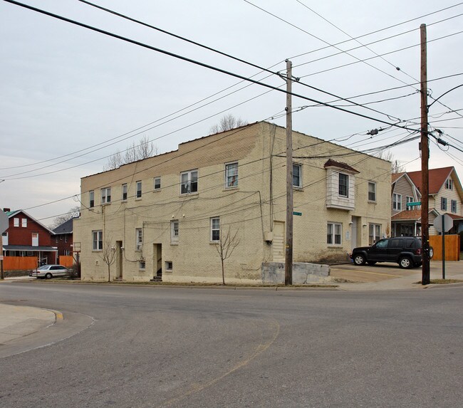 2090 16th St SW in Akron, OH - Building Photo - Building Photo